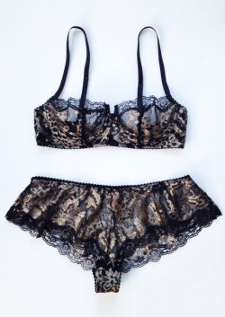 inlovewithburlesquelingerie:  Marianna Goirdana