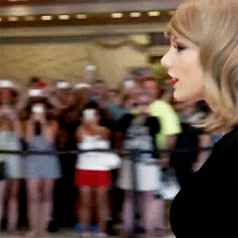 lovinginshadesofwrong: Taylor Swift Goes Incognito To Kick Off The #iHeartRadio Music Festival