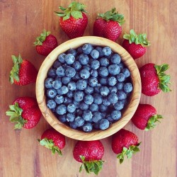 myholistichabits:  Berries are my candy! 🍓💕 what is your favourite berry? It’s so hard to choose!! #bestsnackever #plantpower #antioxidants #love 