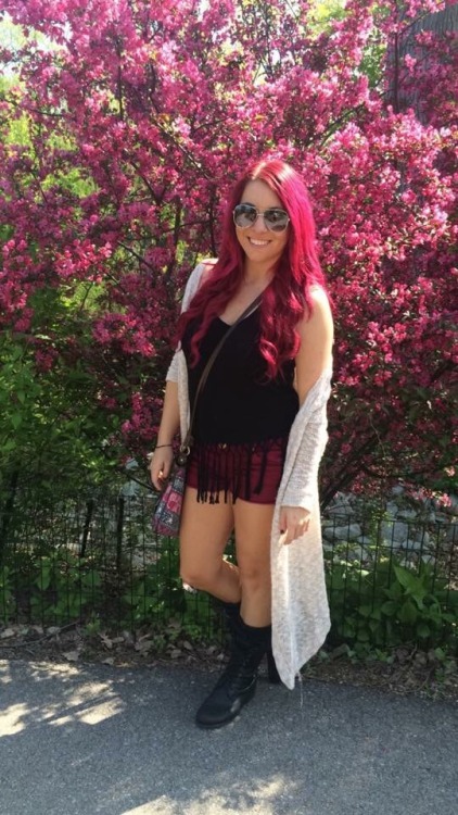 ayee-elissa:Throwback to when I rocked pink hair ✌ beautiful!