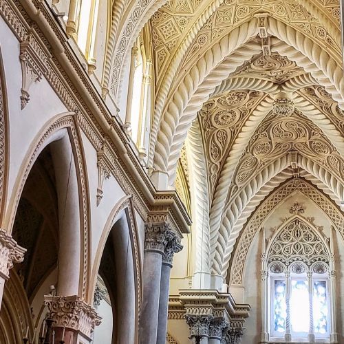 The stucco ceiling of the mother church of Erice was designed to recall the revered lace and tadding