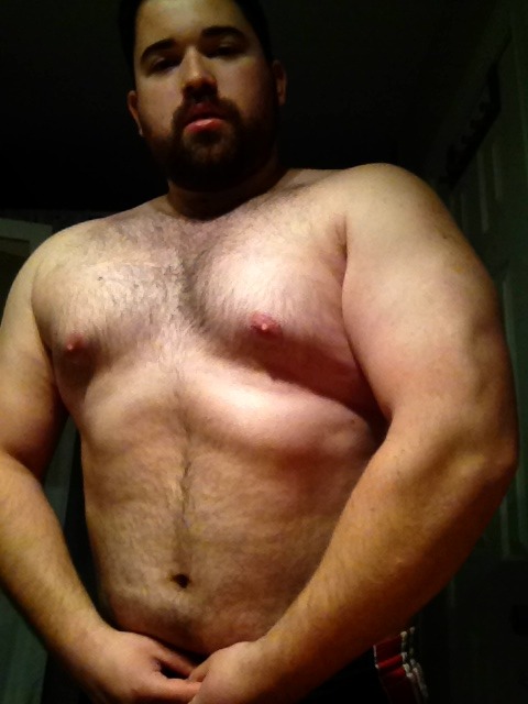 truenorthstrongfree:  In the right lighting I actually look pretty muscular.