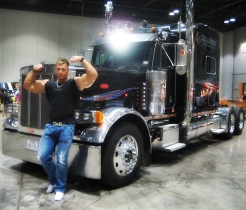 sckseid:  i wanna lick his biceps