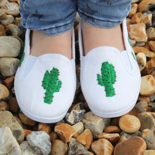 Embroidered Cactus Shoes | Little Button DiariesOne of the most popular motifs of 2016 is the cactus