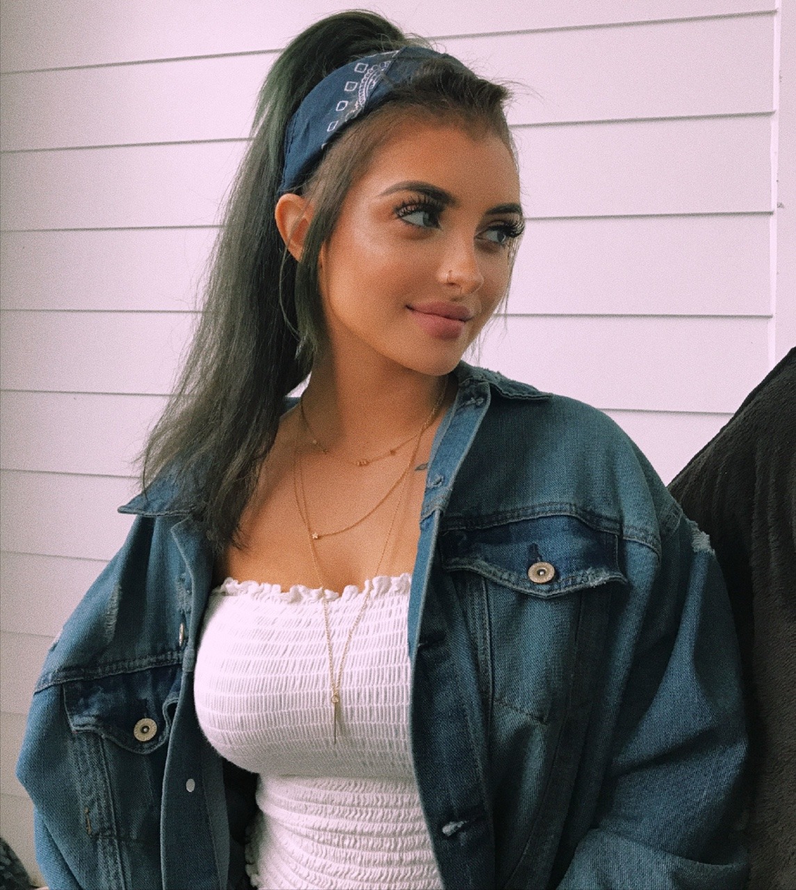 goldennfoxx:Hello lovelies 🌸