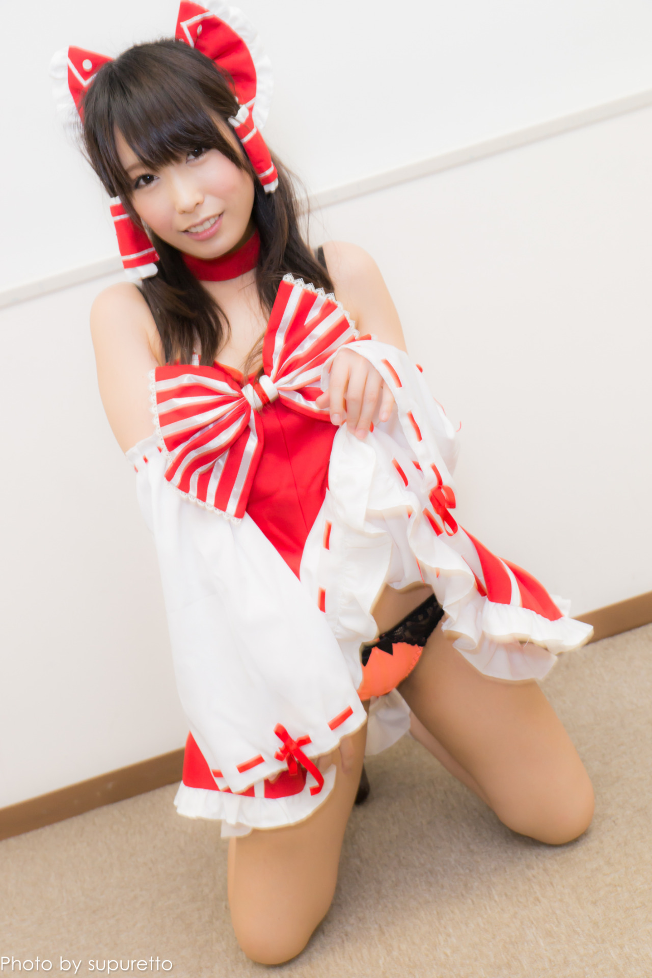 cosplaygirl:  「有村千佳」さん(東方Project 霊夢)【Twitter:chika_arimura】