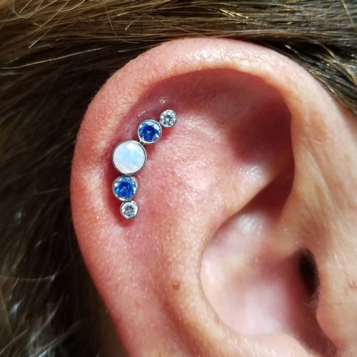 Love this @anatometalinc cluster I got to use for this fresh #helixpiercing. . . . . #anatometal #