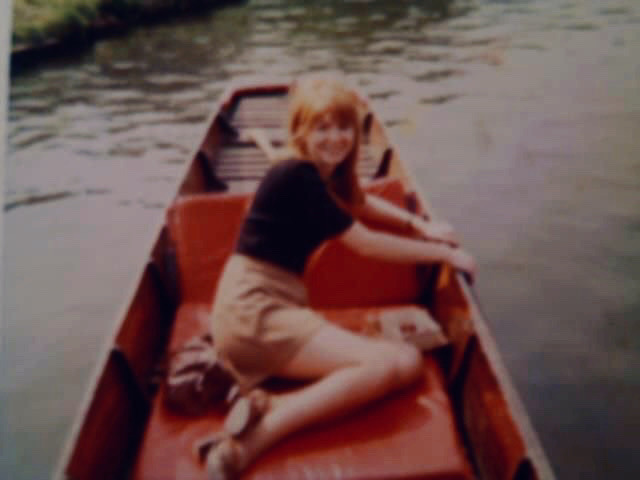 Beautiful Jane photographed at River Cam, Cambridge, 1967. ✨❤️