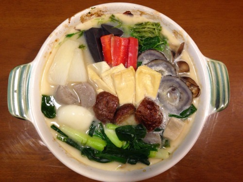 kyotokoyuki:Wakuden’s “Kyo-yasai nabe” set for home (vegetable hot pot). The soup is white miso-ba