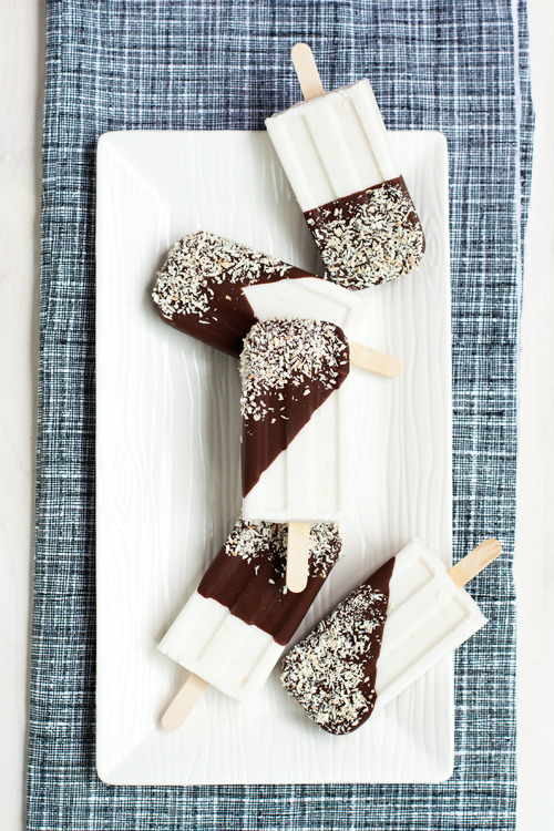 confectionerybliss:  Chocolate Dipped Coconut + Rum Popsicles | Hungry Girl Por Vida