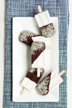 Confectionerybliss:  Chocolate Dipped Coconut + Rum Popsicles | Hungry Girl Por Vida