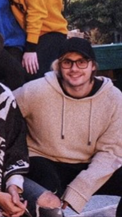 wastethemuke:glasses!mikey aka a blessing™