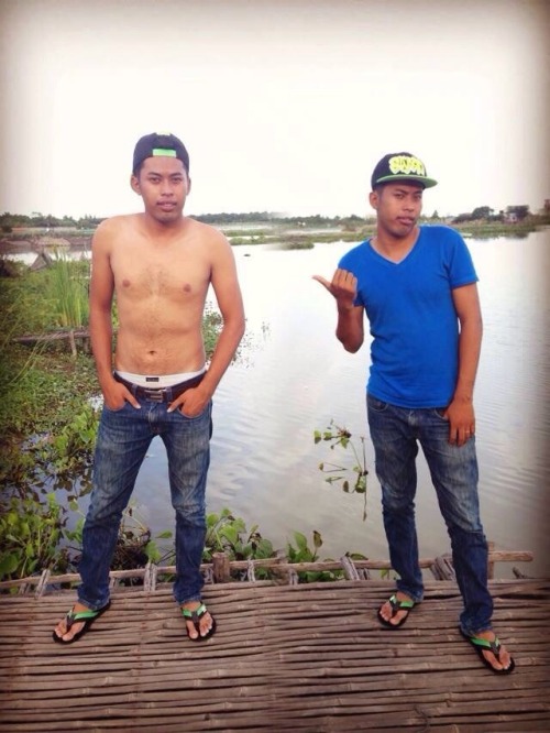makara69:  Cambodian hot chocolate guy with his dick. I like this kind of hairy guy. 