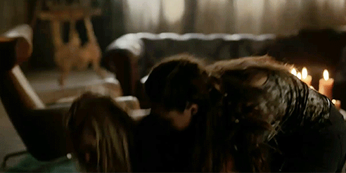 mrslexagriffin:  Lexa protecting her bae. 