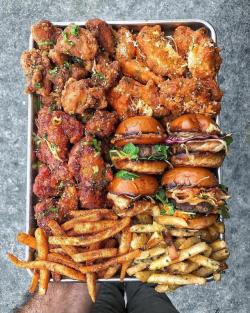 yummyfoooooood:  Burgers, Fries and Chicken Wings