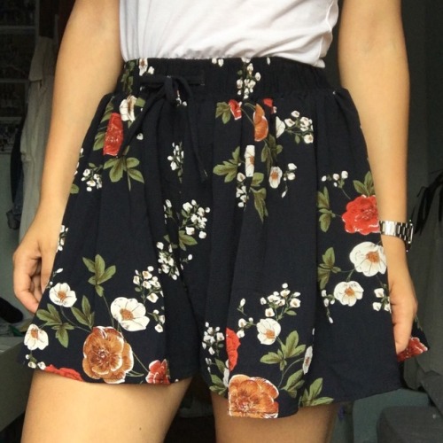 me-stessa-felice:Innamorata di questi bellissimi shorts che ho ricevuto da Romwe. Costano solo 8€, s