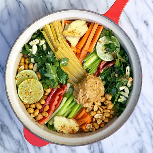 veganfoody:  One Pot Wonder - Thai Style Peanut Pasta