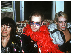 chaptertwo-thepacnw: bill wyman, elton john and iggy pop |circa 1975| michael ochs