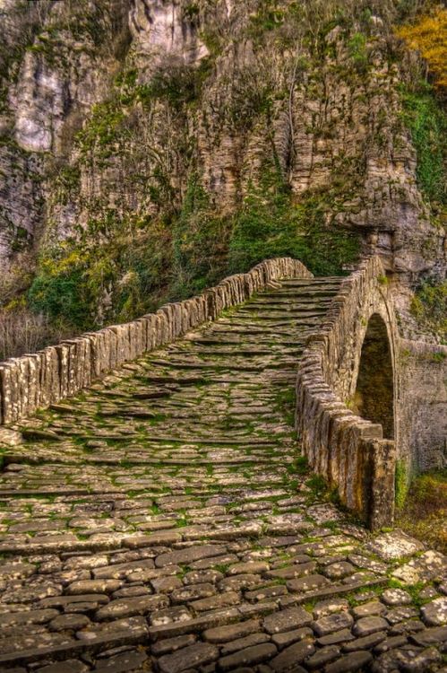 Kokorou stone bridge in Epirus / Greece (by Panos La).