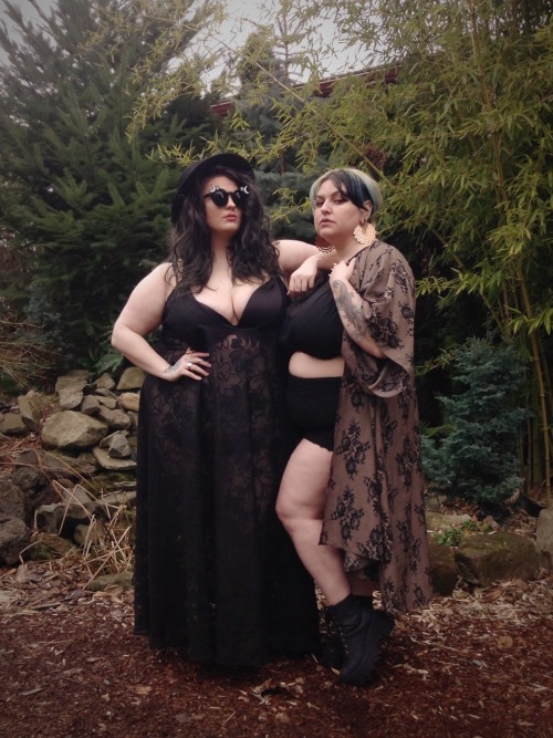 margotmeanie:  sexyman25:  margotmeanie:  🌙 practical magic ✨  Models & photographers:@katanafatale & @margotmeanie  Magical things happen in Portland  Katana’s dress by @zelieforshe, sunglasses by @witchworldwide Margot’s kimono &