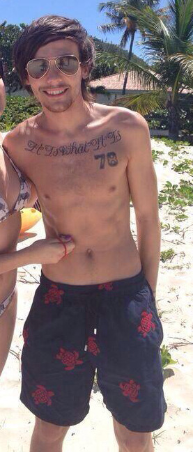newmanagement: they’ve got matching turtle shorts