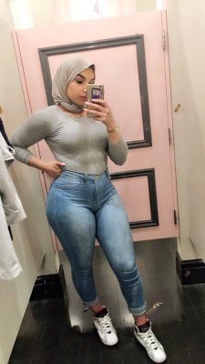 spkrboxxxisblackdynomite:  gotsphatties:  Now yall gonna start tryn to fuck muslim girls…………………..me too.  Word!   Damn she fine! Hell yeah! 