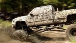 therednecknamednick:  Muddin is fun 