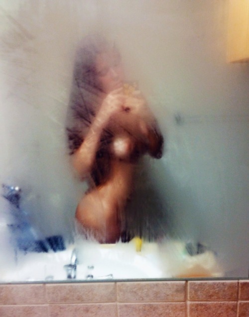 ohluckyou:  Shower selfie  porn pictures