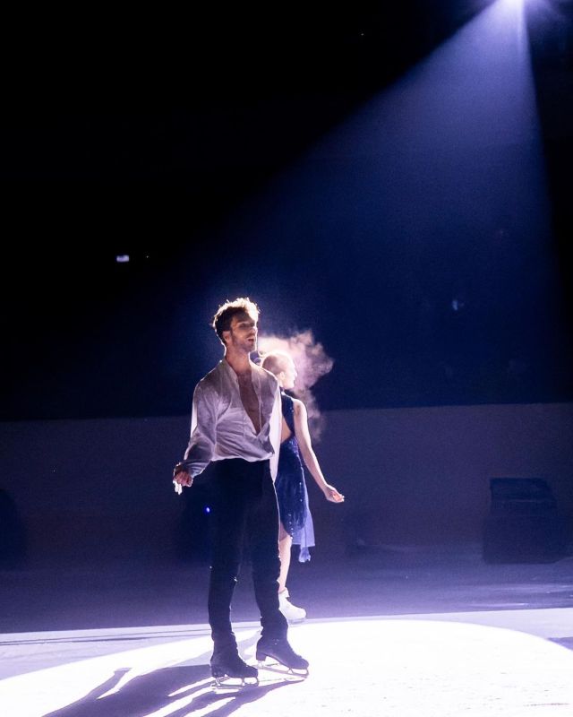 Papadakis and Cizeron performing their exhibition program at the french tour