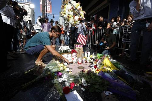 cornishcapitol:  Memorials all over the World for Robin Williams - his star on the Hollywood Walk of