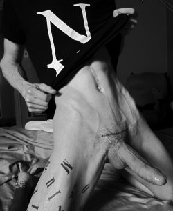 ladzone:  IT’S A NEW DAY AND A NEW WEEK SO LETS START IT OF WITH A MASSSIVE BLACK AND WHITE COCK !!!