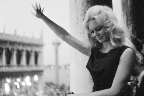 welovebrigittebardot:Brigitte Bardot looking at Saint Mark’s Square during the 19th Venice Internati