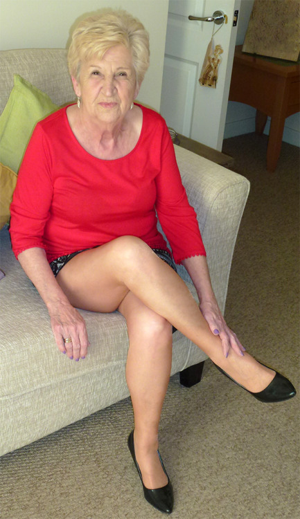 olderladiesintights:Granny in Tights.. Ahh such a cutie