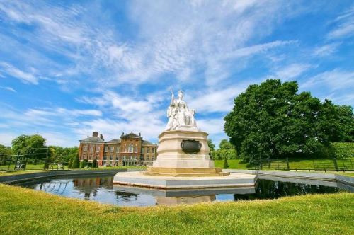 Spot the sphinx? We’re cloud watching at the palaces in this week’s #PalacePhoto picks! 