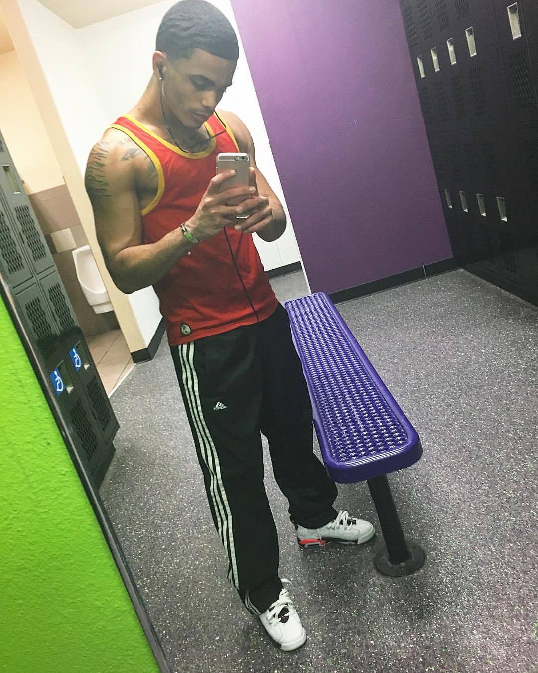 youngdroid:  Depositing 💎   Deposit your fist into my mouth please. 😩
