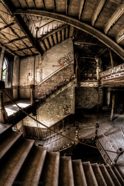 destroyed-and-abandoned:  This steel staircase