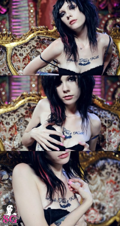 sglovexxx:  LaneyChantal Suicide
