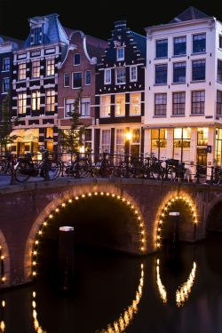 expression-venusia:  #Amsterdam by night