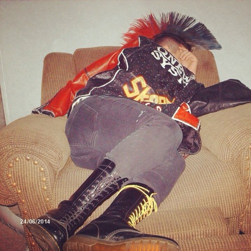 marcuriall:  Sleeping ponx 