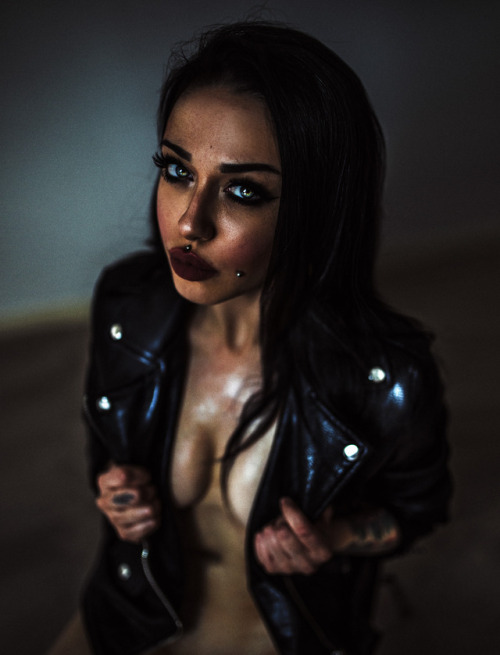 cecyliasuicide:  BY HARIS NUKEM. UNCENSORED ON www.patreon.com/cecyliasuicide