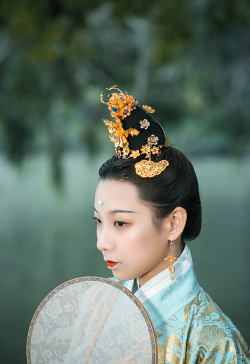 traditional jewelry for chinese hanfu in the style of Ming Dynasty by 堇理珠宝