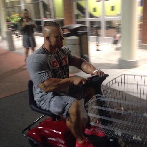 Dallas McCarver - How to get groceries after a leg day.