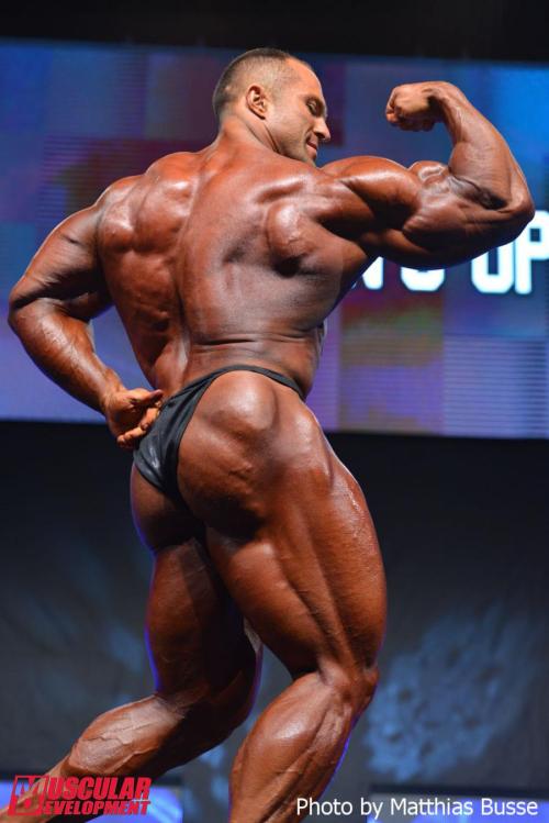 muscleclubebog: MOHTERFUCKER  Russian Bull! Alexander Federov  i love that Moon poser