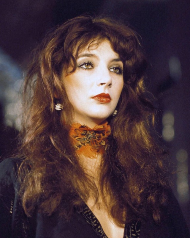 XXX melomancy:kate bush during a performance photo