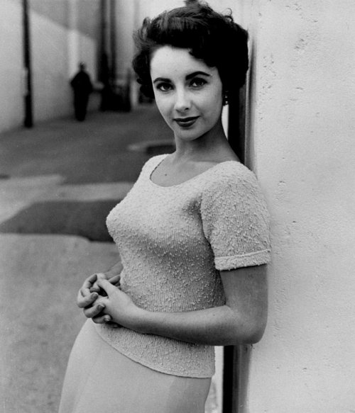 Sex misselizabethtaylor: Elizabeth Taylor photographed pictures