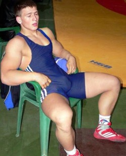 jockbrad:  Swimmers, wrestlers, football players / singlets, jockstraps, speedos and spandex!http://jockbrad.tumblr.com/  Ammm