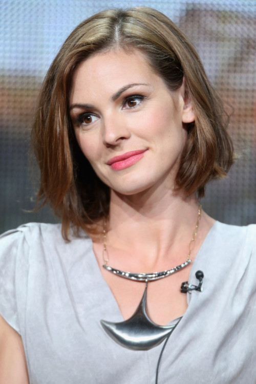 jorge3z:  Daisy Betts 2015.08.12 - NBCUniversal Summer TCA Press Tour ‘Childhood’s End’ Panel