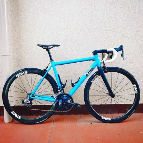vynlbikes:Cool ❄️ for @bonsaicycleworks. @bonsaicycleworks www.instagram.com/p/B2K5-XnlUNG/?