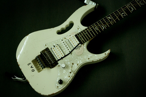 ricfreak:  Steve Vai’s JEM-EVO.