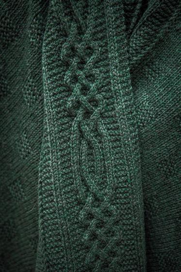 knicromaniac:branda:(vía Stornoway Throw - Knitting Patterns and Crochet Patterns from KnitPicks.com
